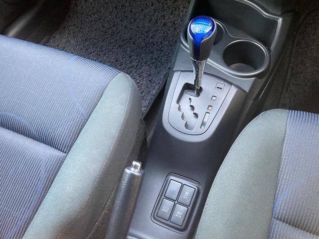 アクア S ETC バックカメラ ナビ TV オートライト スマートキー 電動格納ミラー CVT 衝突安全ボディ 記録簿 ABS ESC CD Bluetooth エアコン パワーステアリング パワーウィンドウ(11枚目)