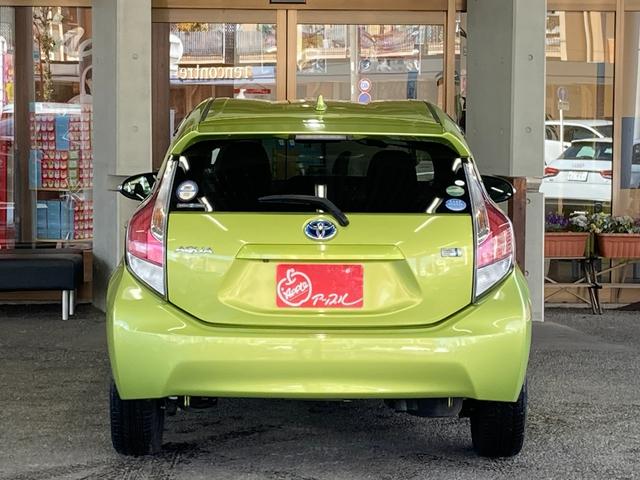 アクア S ETC バックカメラ ナビ TV オートライト スマートキー 電動格納ミラー CVT 衝突安全ボディ 記録簿 ABS ESC CD Bluetooth エアコン パワーステアリング パワーウィンドウ(17枚目)