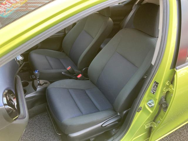 アクア S ETC バックカメラ ナビ TV オートライト スマートキー 電動格納ミラー CVT 衝突安全ボディ 記録簿 ABS ESC CD Bluetooth エアコン パワーステアリング パワーウィンドウ(28枚目)