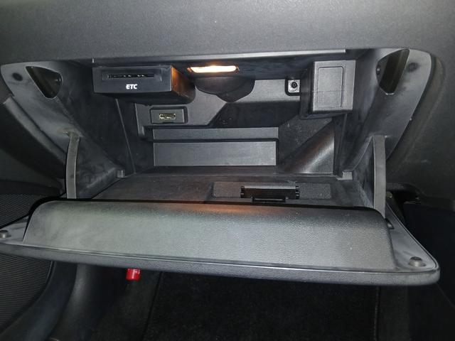 A1スポーツバック 1.0TFSIスポーツ コントラストルーフ ETC ナビ TV クリアランスソナー アルミホイール オートライト スマートキー AT 盗難防止システム 記録簿 ABS ESC CD エアコン パワーステアリング(8枚目)