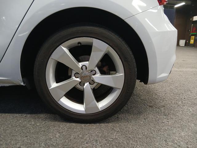 A1スポーツバック 1.0TFSIスポーツ コントラストルーフ ETC ナビ TV クリアランスソナー アルミホイール オートライト スマートキー AT 盗難防止システム 記録簿 ABS ESC CD エアコン パワーステアリング(23枚目)