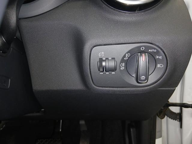 A1スポーツバック 1.0TFSIスポーツ コントラストルーフ ETC ナビ TV クリアランスソナー アルミホイール オートライト スマートキー AT 盗難防止システム 記録簿 ABS ESC CD エアコン パワーステアリング(26枚目)