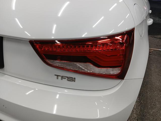 A1スポーツバック 1.0TFSIスポーツ コントラストルーフ ETC ナビ TV クリアランスソナー アルミホイール オートライト スマートキー AT 盗難防止システム 記録簿 ABS ESC CD エアコン パワーステアリング(37枚目)