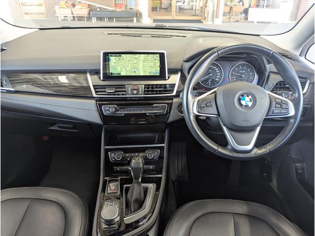 ２シリーズ ２１８ｉアクティブツアラー　ラグジュアリー　ドライブレコーダー　ＥＴＣ　クリアランスソナー　パークアシスト　衝突被害軽減システム　バックカメラ　ナビ　アルミホイール　オートライト　ＬＥＤヘッドランプ　ＡＴ　シートヒーター　スマートキー（2枚目）