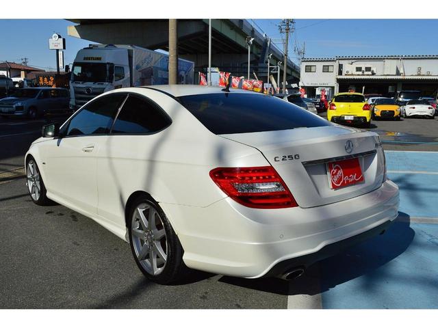 C250 ブルーエフィシェンシークーペ ターボ 赤本革シート スマートキー プッシュスタート 18インチアルミ 純正ナビTV バックカメラ 電動シート シートヒーター ディスチャージランプ クリアランスソナー アイドリングストップ(6枚目)