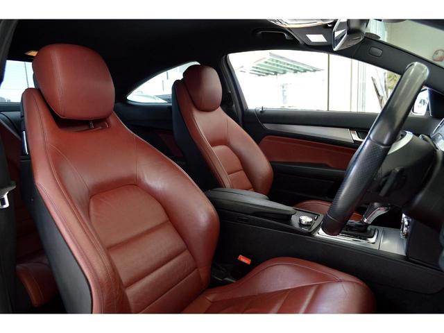 C250 ブルーエフィシェンシークーペ ターボ 赤本革シート スマートキー プッシュスタート 18インチアルミ 純正ナビTV バックカメラ 電動シート シートヒーター ディスチャージランプ クリアランスソナー アイドリングストップ(10枚目)