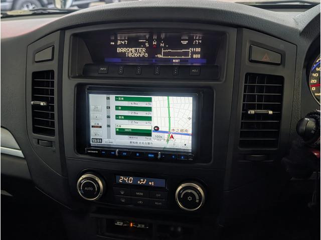 パジェロ ロング　エクシード　４ＷＤ／１オーナー／同色ペイント／社外ナビ／ＥＴＣ／オートクルーズコントロール／オートライト／社外アルミ／ＨＩＤヘッドライト／キーレスエントリー／シートヒーター／７人乗り（4枚目）