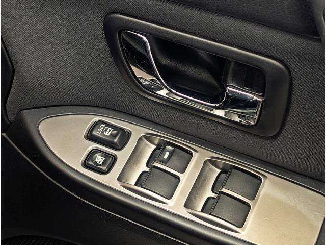 パジェロ ロング　エクシード　４ＷＤ／１オーナー／同色ペイント／社外ナビ／ＥＴＣ／オートクルーズコントロール／オートライト／社外アルミ／ＨＩＤヘッドライト／キーレスエントリー／シートヒーター／７人乗り（9枚目）