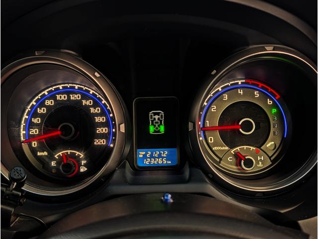 パジェロ ロング　エクシード　４ＷＤ／１オーナー／同色ペイント／社外ナビ／ＥＴＣ／オートクルーズコントロール／オートライト／社外アルミ／ＨＩＤヘッドライト／キーレスエントリー／シートヒーター／７人乗り（10枚目）