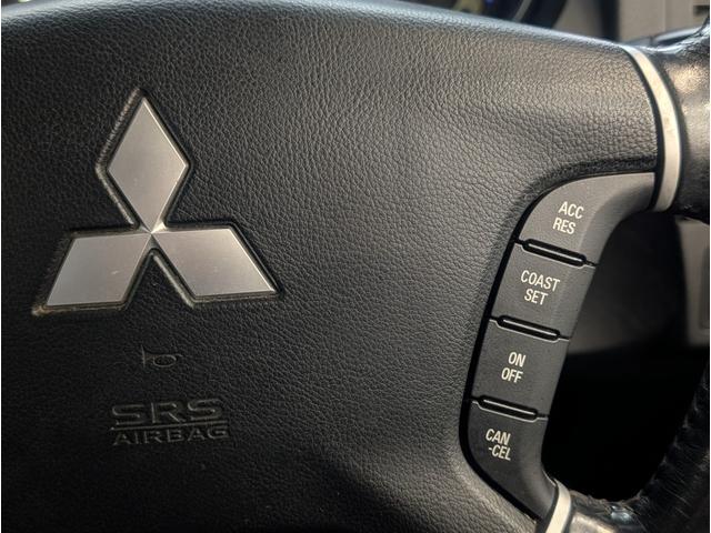 パジェロ ロング　エクシード　４ＷＤ／１オーナー／同色ペイント／社外ナビ／ＥＴＣ／オートクルーズコントロール／オートライト／社外アルミ／ＨＩＤヘッドライト／キーレスエントリー／シートヒーター／７人乗り（11枚目）