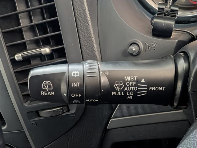 パジェロ ロング　エクシード　４ＷＤ／１オーナー／同色ペイント／社外ナビ／ＥＴＣ／オートクルーズコントロール／オートライト／社外アルミ／ＨＩＤヘッドライト／キーレスエントリー／シートヒーター／７人乗り（12枚目）