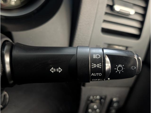 パジェロ ロング　エクシード　４ＷＤ／１オーナー／同色ペイント／社外ナビ／ＥＴＣ／オートクルーズコントロール／オートライト／社外アルミ／ＨＩＤヘッドライト／キーレスエントリー／シートヒーター／７人乗り（13枚目）