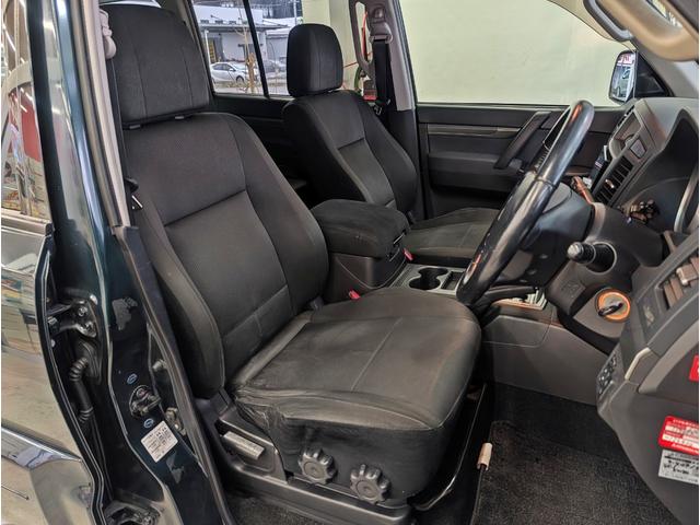 パジェロ ロング　エクシード　４ＷＤ／１オーナー／同色ペイント／社外ナビ／ＥＴＣ／オートクルーズコントロール／オートライト／社外アルミ／ＨＩＤヘッドライト／キーレスエントリー／シートヒーター／７人乗り（26枚目）