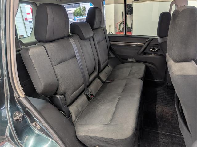 パジェロ ロング　エクシード　４ＷＤ／１オーナー／同色ペイント／社外ナビ／ＥＴＣ／オートクルーズコントロール／オートライト／社外アルミ／ＨＩＤヘッドライト／キーレスエントリー／シートヒーター／７人乗り（28枚目）