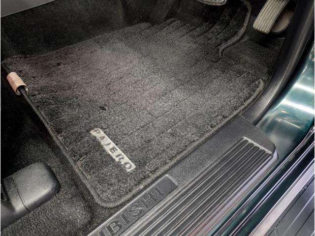パジェロ ロング　エクシード　４ＷＤ／１オーナー／同色ペイント／社外ナビ／ＥＴＣ／オートクルーズコントロール／オートライト／社外アルミ／ＨＩＤヘッドライト／キーレスエントリー／シートヒーター／７人乗り（32枚目）