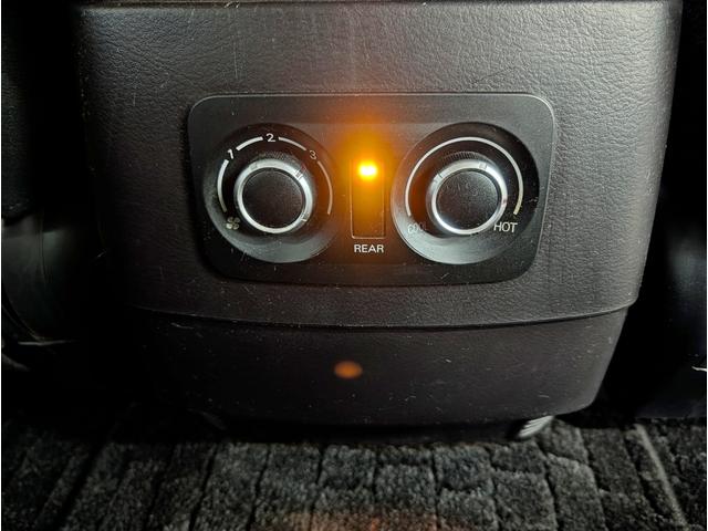 パジェロ ロング　エクシード　４ＷＤ／１オーナー／同色ペイント／社外ナビ／ＥＴＣ／オートクルーズコントロール／オートライト／社外アルミ／ＨＩＤヘッドライト／キーレスエントリー／シートヒーター／７人乗り（34枚目）