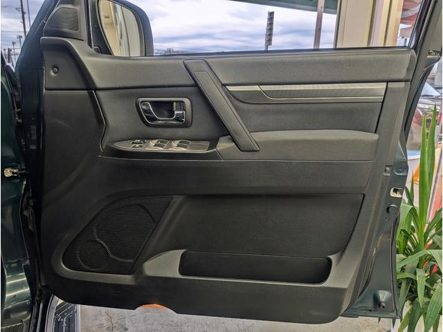 パジェロ ロング　エクシード　４ＷＤ／１オーナー／同色ペイント／社外ナビ／ＥＴＣ／オートクルーズコントロール／オートライト／社外アルミ／ＨＩＤヘッドライト／キーレスエントリー／シートヒーター／７人乗り（44枚目）