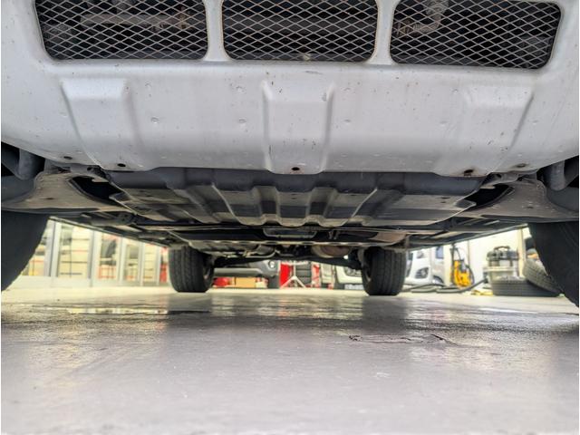 パジェロ ロング　エクシード　４ＷＤ／１オーナー／同色ペイント／社外ナビ／ＥＴＣ／オートクルーズコントロール／オートライト／社外アルミ／ＨＩＤヘッドライト／キーレスエントリー／シートヒーター／７人乗り（54枚目）