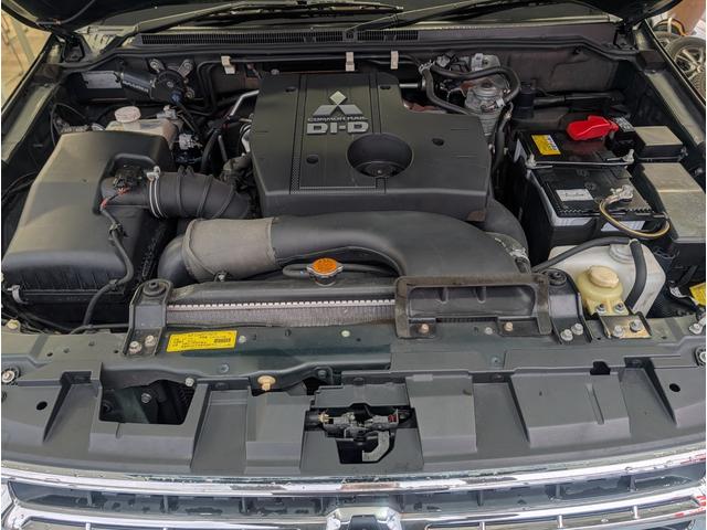 パジェロ ロング　エクシード　４ＷＤ／１オーナー／同色ペイント／社外ナビ／ＥＴＣ／オートクルーズコントロール／オートライト／社外アルミ／ＨＩＤヘッドライト／キーレスエントリー／シートヒーター／７人乗り（56枚目）