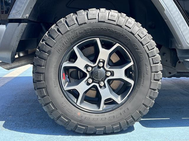 ジープ・ラングラーアンリミテッド ルビコン　スカイワンタッチパワートップ　ワンオーナー　４ＷＤ　オートクルーズコントロール　衝突被害軽減システム　ＬＥＤヘッドランプ　アルミホイール　スマートキー　ＡＴ　盗難防止システム　Ｂｌｕｅｔｏｏｔｈ　ＡＢＳ　ＥＳＣ（17枚目）