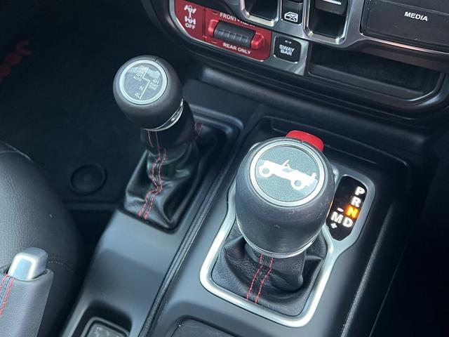 ジープ・ラングラーアンリミテッド ルビコン　スカイワンタッチパワートップ　ワンオーナー　４ＷＤ　オートクルーズコントロール　衝突被害軽減システム　ＬＥＤヘッドランプ　アルミホイール　スマートキー　ＡＴ　盗難防止システム　Ｂｌｕｅｔｏｏｔｈ　ＡＢＳ　ＥＳＣ（32枚目）