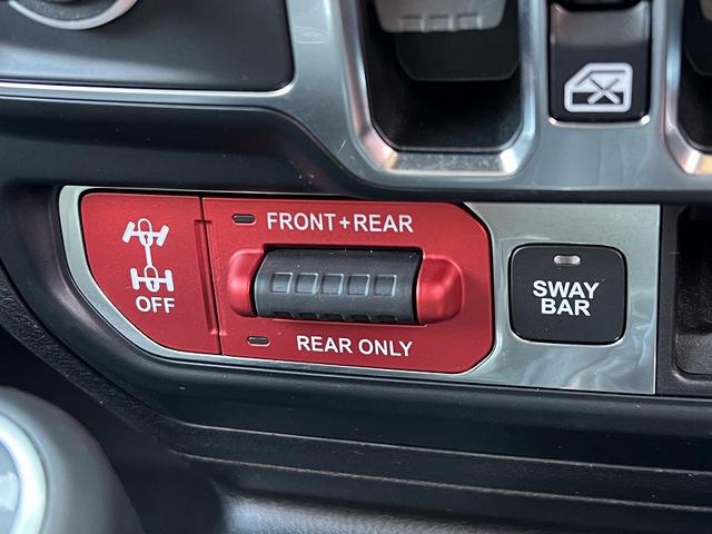 ジープ・ラングラーアンリミテッド ルビコン　スカイワンタッチパワートップ　ワンオーナー　４ＷＤ　オートクルーズコントロール　衝突被害軽減システム　ＬＥＤヘッドランプ　アルミホイール　スマートキー　ＡＴ　盗難防止システム　Ｂｌｕｅｔｏｏｔｈ　ＡＢＳ　ＥＳＣ（33枚目）