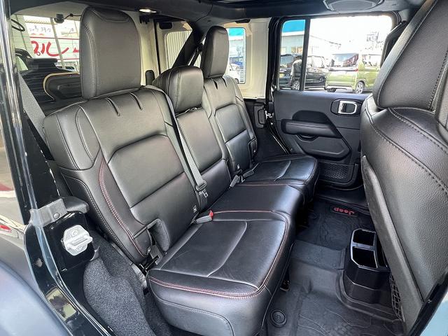 ジープ・ラングラーアンリミテッド ルビコン　スカイワンタッチパワートップ　ワンオーナー　４ＷＤ　オートクルーズコントロール　衝突被害軽減システム　ＬＥＤヘッドランプ　アルミホイール　スマートキー　ＡＴ　盗難防止システム　Ｂｌｕｅｔｏｏｔｈ　ＡＢＳ　ＥＳＣ（39枚目）