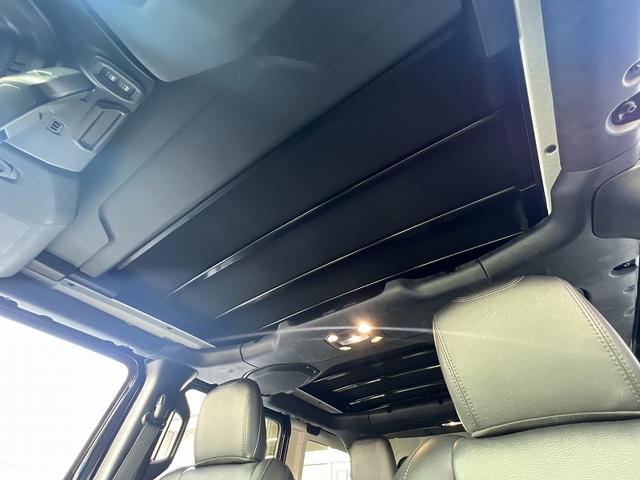 ジープ・ラングラーアンリミテッド ルビコン　スカイワンタッチパワートップ　ワンオーナー　４ＷＤ　オートクルーズコントロール　衝突被害軽減システム　ＬＥＤヘッドランプ　アルミホイール　スマートキー　ＡＴ　盗難防止システム　Ｂｌｕｅｔｏｏｔｈ　ＡＢＳ　ＥＳＣ（53枚目）