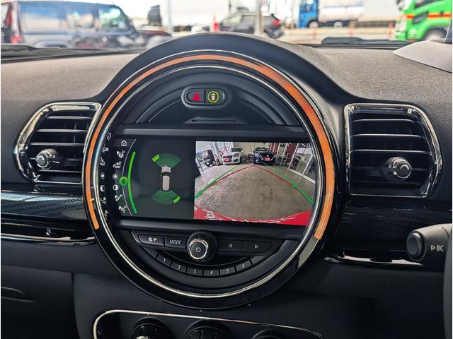 ＭＩＮＩ クーパーＤ　クラブマン　サンルーフ／ペッパーＰＫＧ／デジタルＰＫＧ／ＬＥＤヘッドライト／Ｆ・Ｒパークディスタンス／ＡＣＣ／ヘッドアップディスプレイ／純正ナビ／バックモニター／ユニオンジャックテール／ＥＴＣ／１オーナー／禁煙車（5枚目）