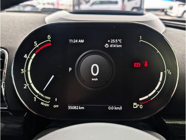 ＭＩＮＩ クーパーＤ　クラブマン　サンルーフ／ペッパーＰＫＧ／デジタルＰＫＧ／ＬＥＤヘッドライト／Ｆ・Ｒパークディスタンス／ＡＣＣ／ヘッドアップディスプレイ／純正ナビ／バックモニター／ユニオンジャックテール／ＥＴＣ／１オーナー／禁煙車（10枚目）