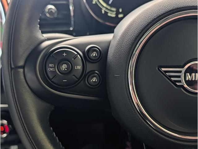 ＭＩＮＩ クーパーＤ　クラブマン　サンルーフ／ペッパーＰＫＧ／デジタルＰＫＧ／ＬＥＤヘッドライト／Ｆ・Ｒパークディスタンス／ＡＣＣ／ヘッドアップディスプレイ／純正ナビ／バックモニター／ユニオンジャックテール／ＥＴＣ／１オーナー／禁煙車（11枚目）