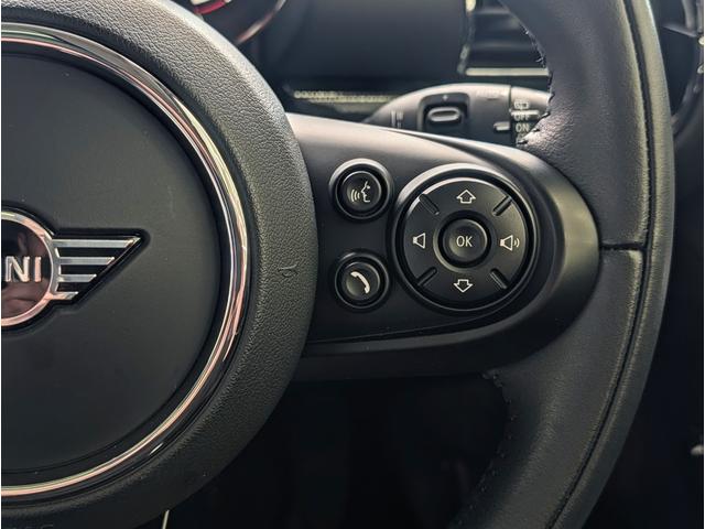 ＭＩＮＩ クーパーＤ　クラブマン　サンルーフ／ペッパーＰＫＧ／デジタルＰＫＧ／ＬＥＤヘッドライト／Ｆ・Ｒパークディスタンス／ＡＣＣ／ヘッドアップディスプレイ／純正ナビ／バックモニター／ユニオンジャックテール／ＥＴＣ／１オーナー／禁煙車（12枚目）