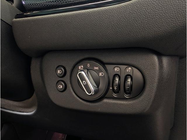 ＭＩＮＩ クーパーＤ　クラブマン　サンルーフ／ペッパーＰＫＧ／デジタルＰＫＧ／ＬＥＤヘッドライト／Ｆ・Ｒパークディスタンス／ＡＣＣ／ヘッドアップディスプレイ／純正ナビ／バックモニター／ユニオンジャックテール／ＥＴＣ／１オーナー／禁煙車（15枚目）