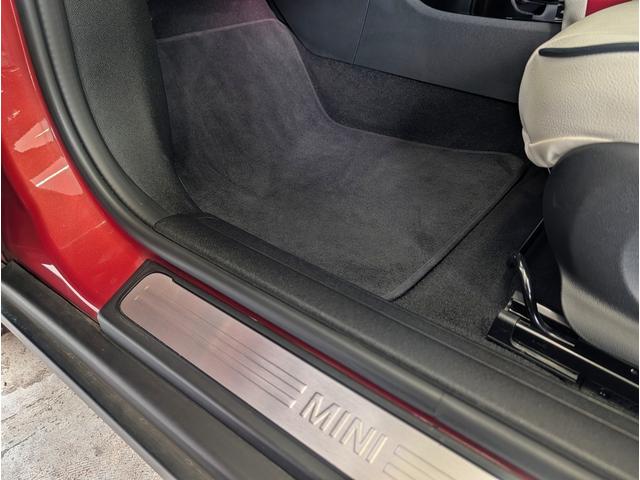 ＭＩＮＩ クーパーＤ　クラブマン　サンルーフ／ペッパーＰＫＧ／デジタルＰＫＧ／ＬＥＤヘッドライト／Ｆ・Ｒパークディスタンス／ＡＣＣ／ヘッドアップディスプレイ／純正ナビ／バックモニター／ユニオンジャックテール／ＥＴＣ／１オーナー／禁煙車（40枚目）