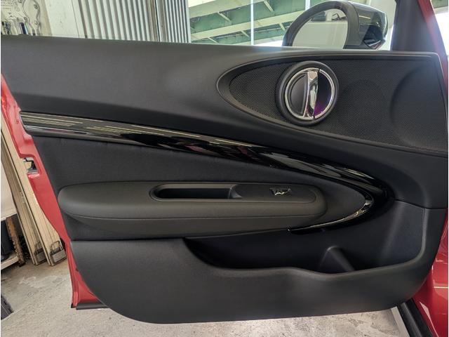 ＭＩＮＩ クーパーＤ　クラブマン　サンルーフ／ペッパーＰＫＧ／デジタルＰＫＧ／ＬＥＤヘッドライト／Ｆ・Ｒパークディスタンス／ＡＣＣ／ヘッドアップディスプレイ／純正ナビ／バックモニター／ユニオンジャックテール／ＥＴＣ／１オーナー／禁煙車（45枚目）