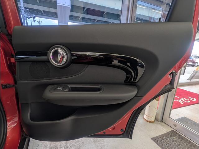 ＭＩＮＩ クーパーＤ　クラブマン　サンルーフ／ペッパーＰＫＧ／デジタルＰＫＧ／ＬＥＤヘッドライト／Ｆ・Ｒパークディスタンス／ＡＣＣ／ヘッドアップディスプレイ／純正ナビ／バックモニター／ユニオンジャックテール／ＥＴＣ／１オーナー／禁煙車（48枚目）