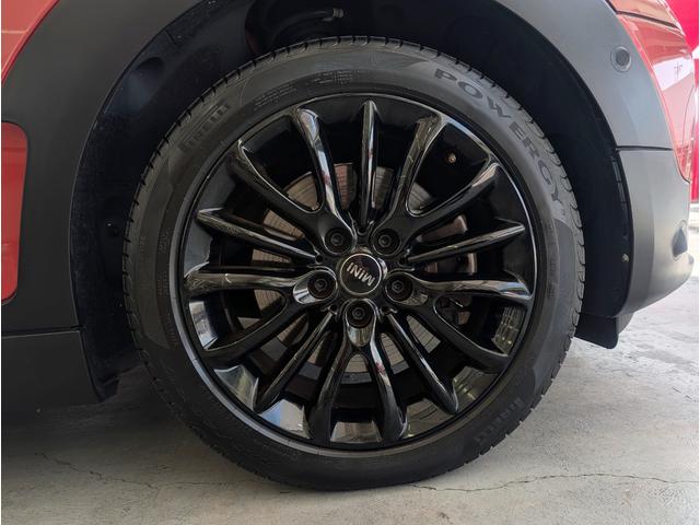 ＭＩＮＩ クーパーＤ　クラブマン　サンルーフ／ペッパーＰＫＧ／デジタルＰＫＧ／ＬＥＤヘッドライト／Ｆ・Ｒパークディスタンス／ＡＣＣ／ヘッドアップディスプレイ／純正ナビ／バックモニター／ユニオンジャックテール／ＥＴＣ／１オーナー／禁煙車（57枚目）