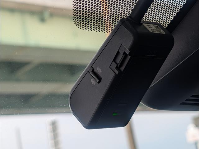 ヤリスクロス ハイブリッドＺ　純正ナビ／全方位モニター／追従レーダークルーズ／ブラインドスポットモニター／運転席パワーシート／前席シートヒーター／ハンドルヒーター／ハーフレザーシート／ＬＥＤヘッドライト／ＥＴＣ／１オーナー／禁煙車（7枚目）