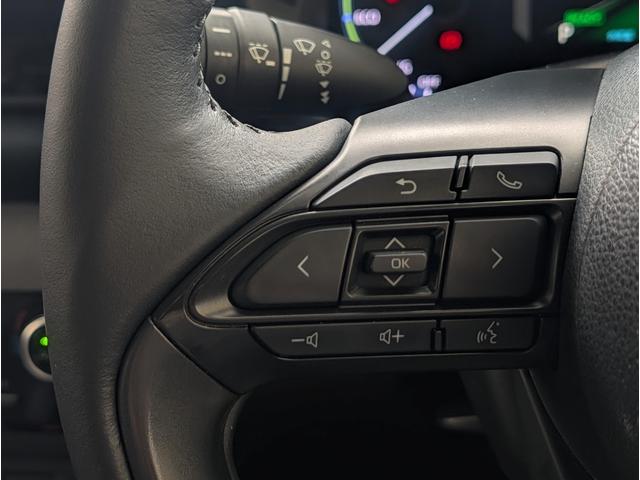 ヤリスクロス ハイブリッドＺ　純正ナビ／全方位モニター／追従レーダークルーズ／ブラインドスポットモニター／運転席パワーシート／前席シートヒーター／ハンドルヒーター／ハーフレザーシート／ＬＥＤヘッドライト／ＥＴＣ／１オーナー／禁煙車（12枚目）