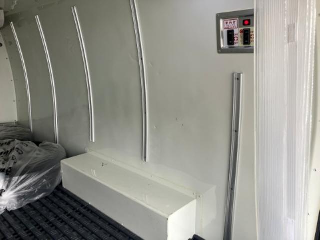 ハイエースバン 4WD 1トン 中温冷凍バン(15枚目)