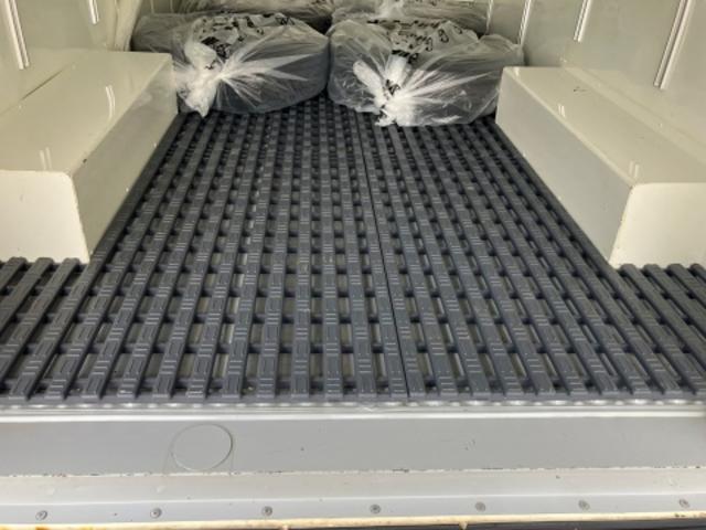 ハイエースバン 4WD 1トン 中温冷凍バン(16枚目)