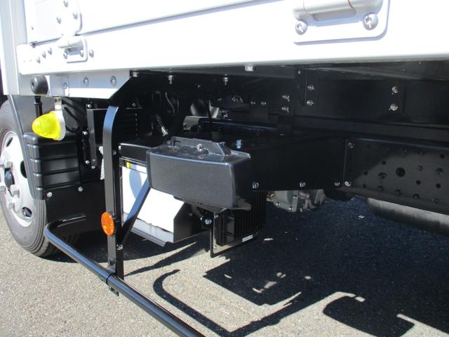 キャンター 　３トン　ワイドロング　アルミウイング（17枚目）