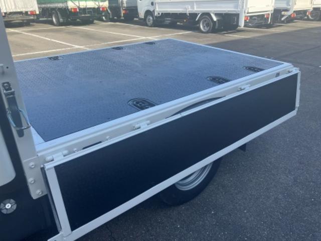 デュトロ Wキャブ 2トン(8枚目)