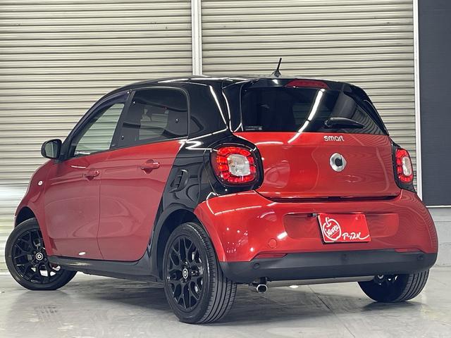 スマートフォーフォー ターボ　ドライブレコーダー　バックカメラ　ナビ　クリアランスソナー　オートクルーズコントロール　衝突被害軽減システム　アルミホイール　革シート　アイドリングストップ　ＡＴ　盗難防止システム　ＡＢＳ　エアコン（5枚目）