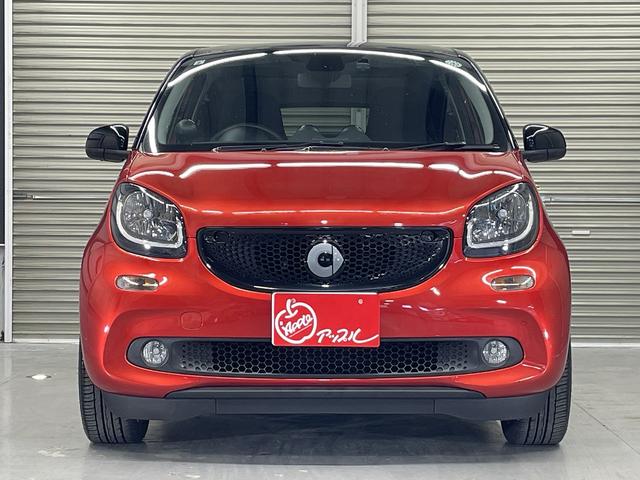 スマートフォーフォー ターボ　ドライブレコーダー　バックカメラ　ナビ　クリアランスソナー　オートクルーズコントロール　衝突被害軽減システム　アルミホイール　革シート　アイドリングストップ　ＡＴ　盗難防止システム　ＡＢＳ　エアコン（6枚目）