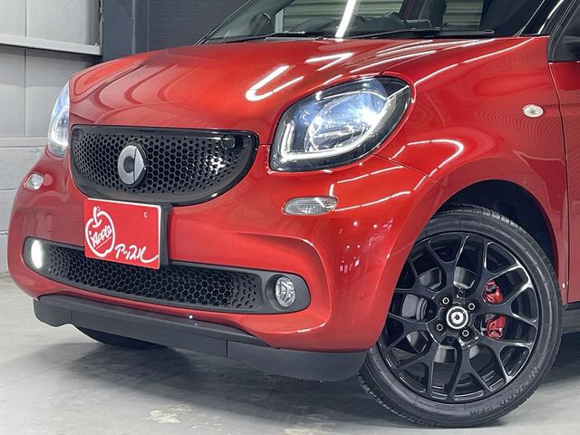 スマートフォーフォー ターボ　ドライブレコーダー　バックカメラ　ナビ　クリアランスソナー　オートクルーズコントロール　衝突被害軽減システム　アルミホイール　革シート　アイドリングストップ　ＡＴ　盗難防止システム　ＡＢＳ　エアコン（9枚目）