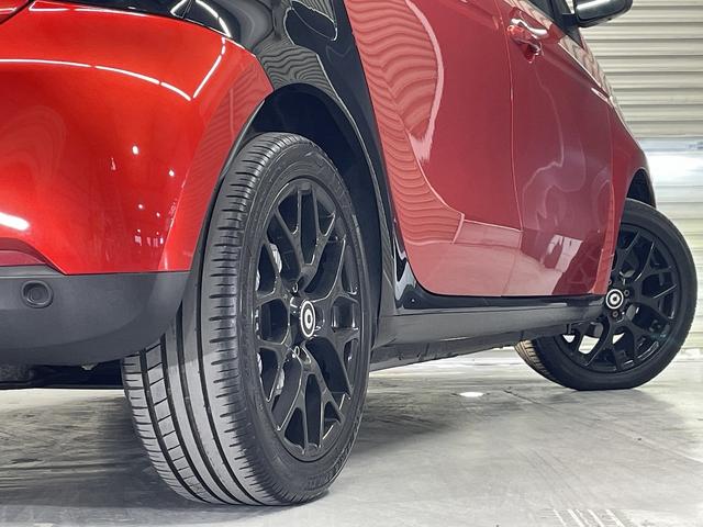 スマートフォーフォー ターボ　ドライブレコーダー　バックカメラ　ナビ　クリアランスソナー　オートクルーズコントロール　衝突被害軽減システム　アルミホイール　革シート　アイドリングストップ　ＡＴ　盗難防止システム　ＡＢＳ　エアコン（10枚目）