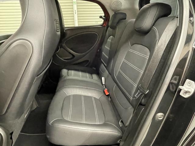 スマートフォーフォー ターボ　ドライブレコーダー　バックカメラ　ナビ　クリアランスソナー　オートクルーズコントロール　衝突被害軽減システム　アルミホイール　革シート　アイドリングストップ　ＡＴ　盗難防止システム　ＡＢＳ　エアコン（16枚目）