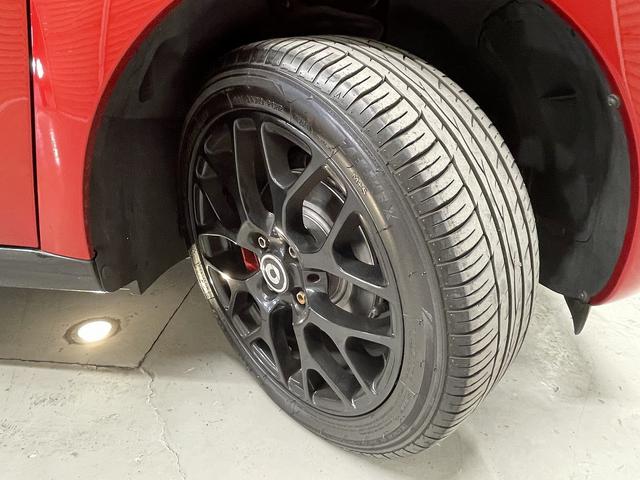 スマートフォーフォー ターボ　ドライブレコーダー　バックカメラ　ナビ　クリアランスソナー　オートクルーズコントロール　衝突被害軽減システム　アルミホイール　革シート　アイドリングストップ　ＡＴ　盗難防止システム　ＡＢＳ　エアコン（29枚目）