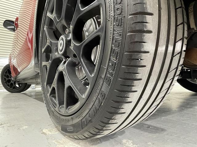 スマートフォーフォー ターボ　ドライブレコーダー　バックカメラ　ナビ　クリアランスソナー　オートクルーズコントロール　衝突被害軽減システム　アルミホイール　革シート　アイドリングストップ　ＡＴ　盗難防止システム　ＡＢＳ　エアコン（32枚目）